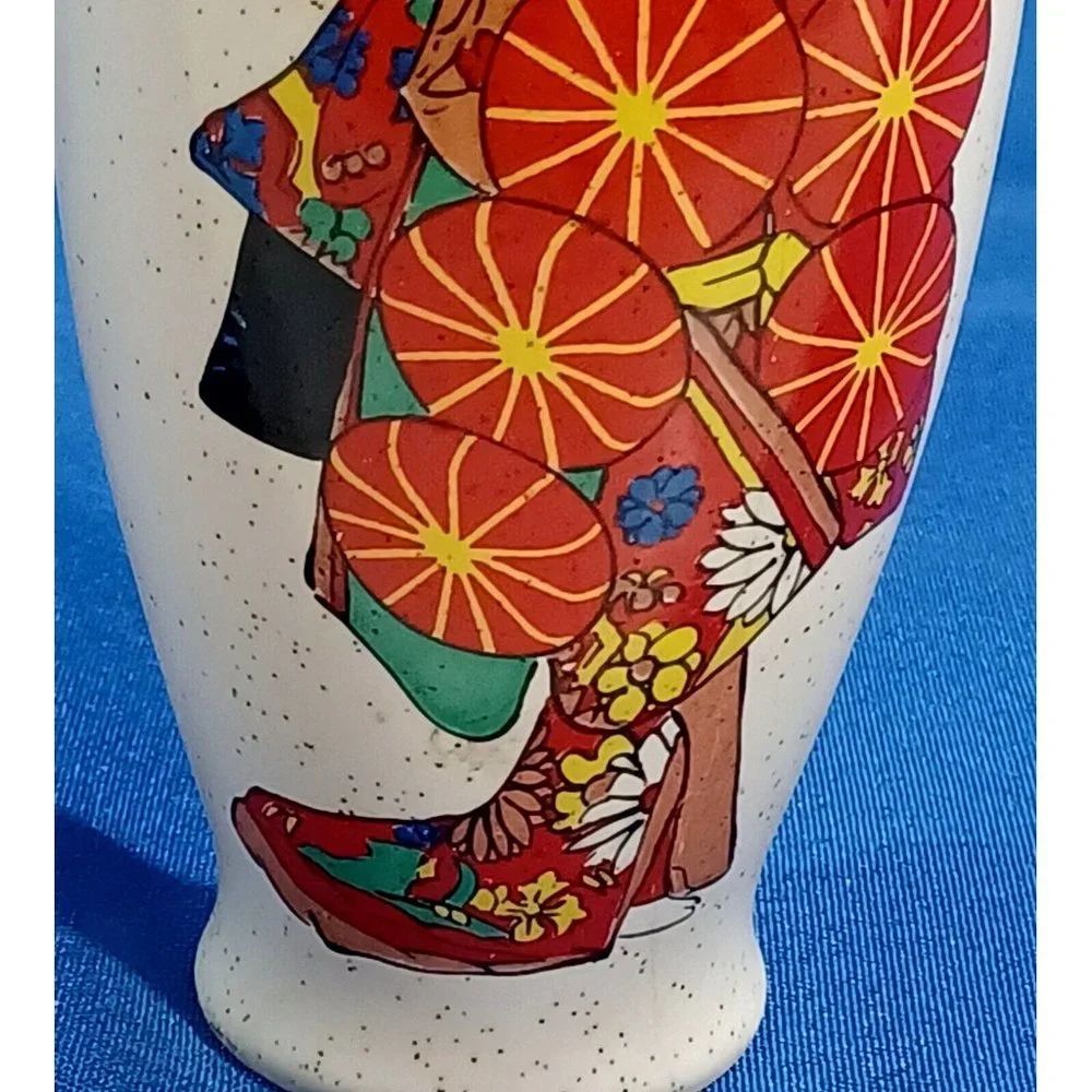 Rare 1970s OTAGIRI Vase Japanese Geisha Hat Dance 5.5" Bud Vase - Picture 4 of 9